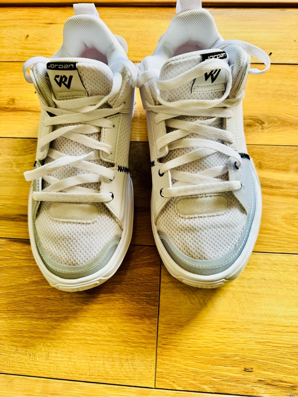 Youth White Athletic Sneakers - Jordan Basketball shoes size 6.5